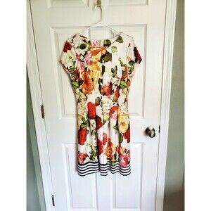 Gabby Skye Fit And Flare Short Sleeve Floral Rose Print Dress Size 10 NWT